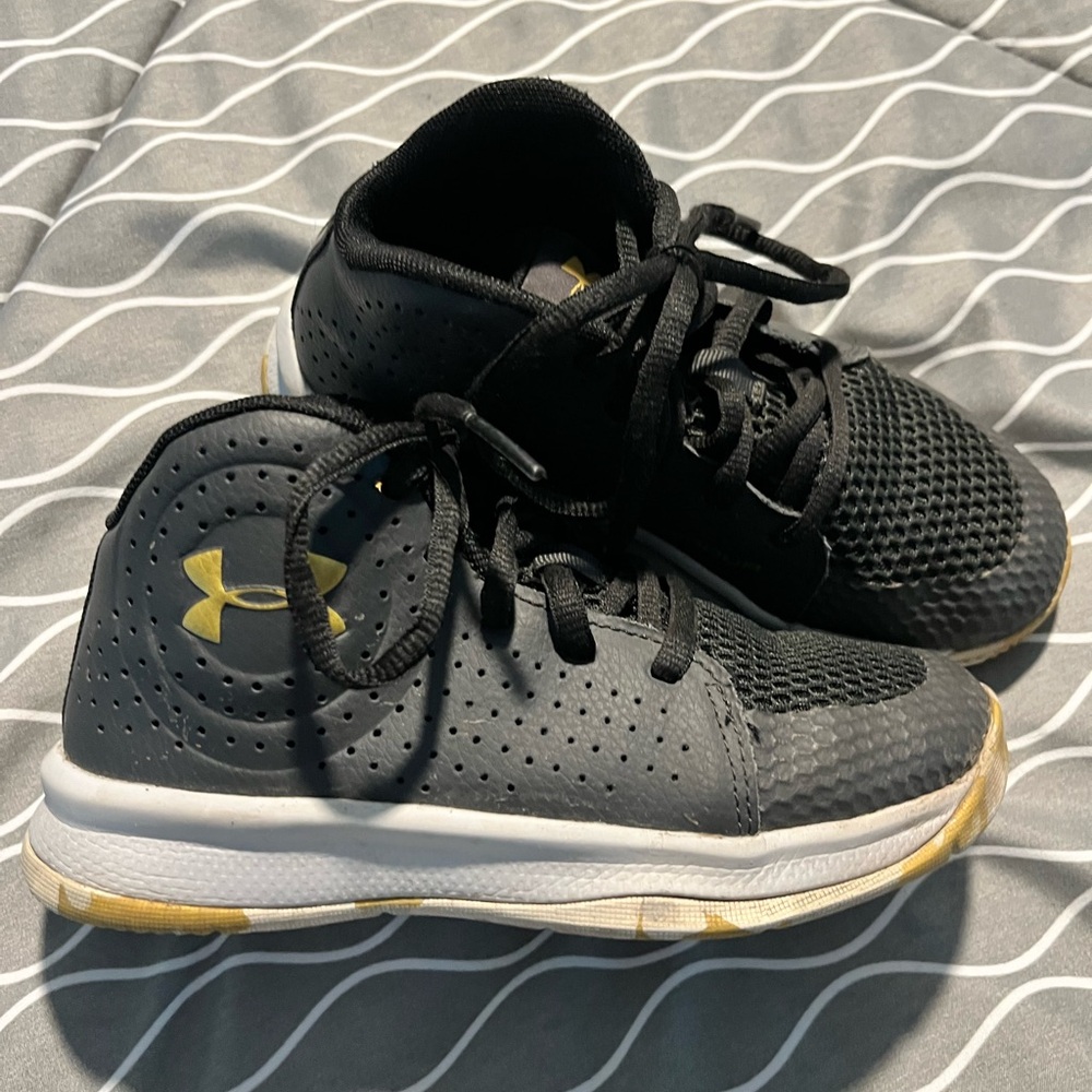 Under Armour Kids Sneakers in Black and Gold